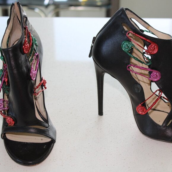 Versus/Versace black heels with colorful paperclips - Picture 1 of 1